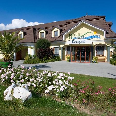 Hetkuti Wellness Hotel Es Lovaspark Mór Exterior foto